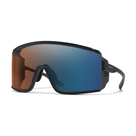 SMITH Pursuit Matte Black | ChromaPop Glacier Photochromic Copper to Grey with Blue Mirror